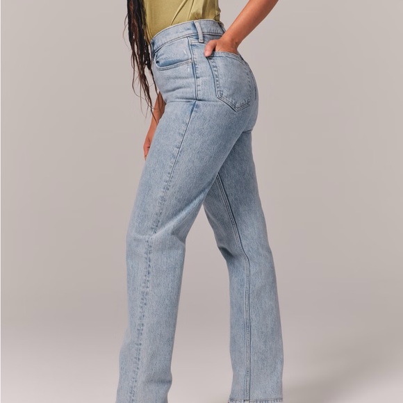 Abercrombie Curve Love High Rise Dad Jeans - Picture 3 of 8